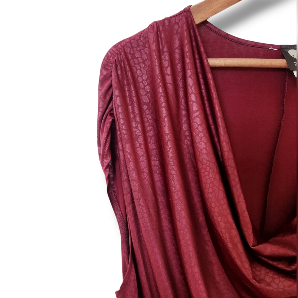 2KUHL Burgundy Snakeskin Print Cap Sleeve Draped Blouson Top | 3X - Picture 3 of 8